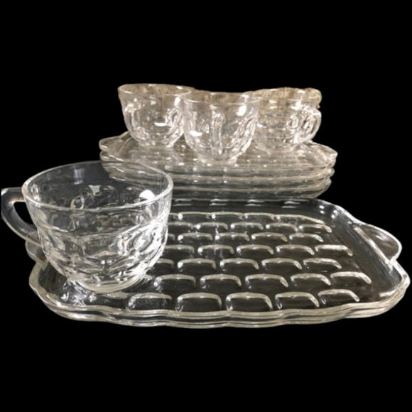 *EUC Federal Glass Yorktown Vintage Snack Set Set of 4 Plates 4 Cups w/ Orig Box - Picture 7 of 12